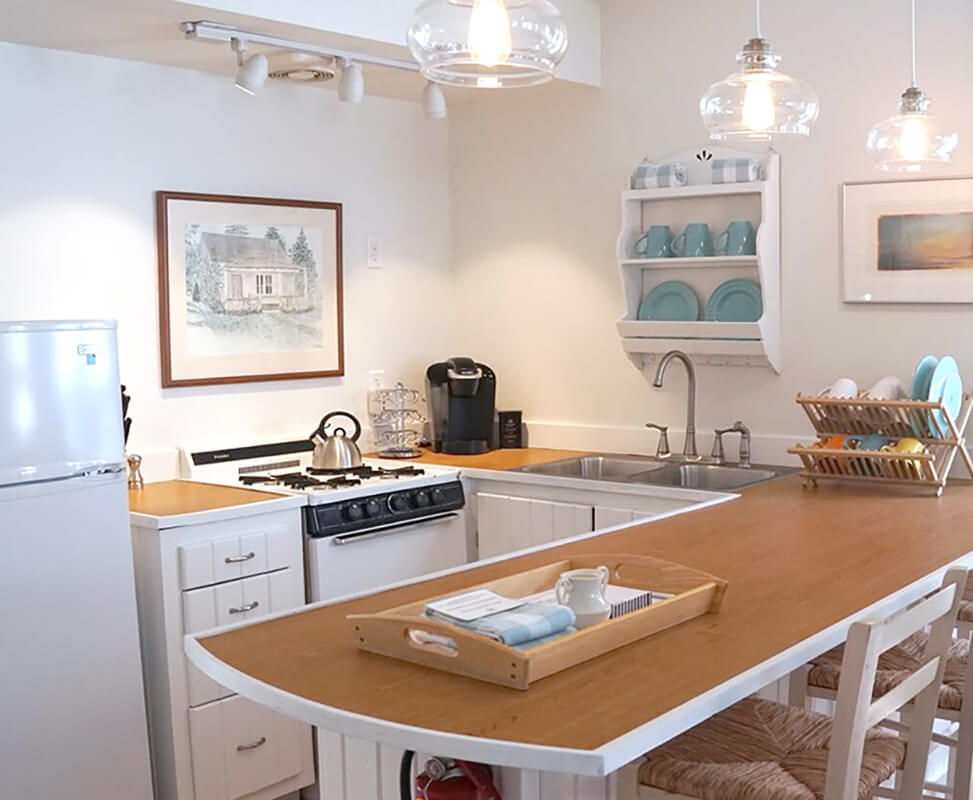Hillside-Waterfront-Hotel-Door-County-North-Cottage-Kitchen