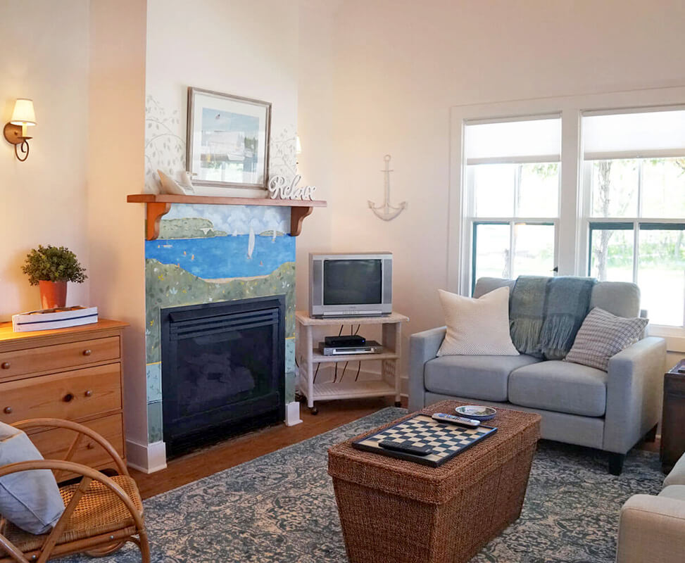 Hillside-Waterfront-Hotel-Door-County-South-Cottage-Living-Area